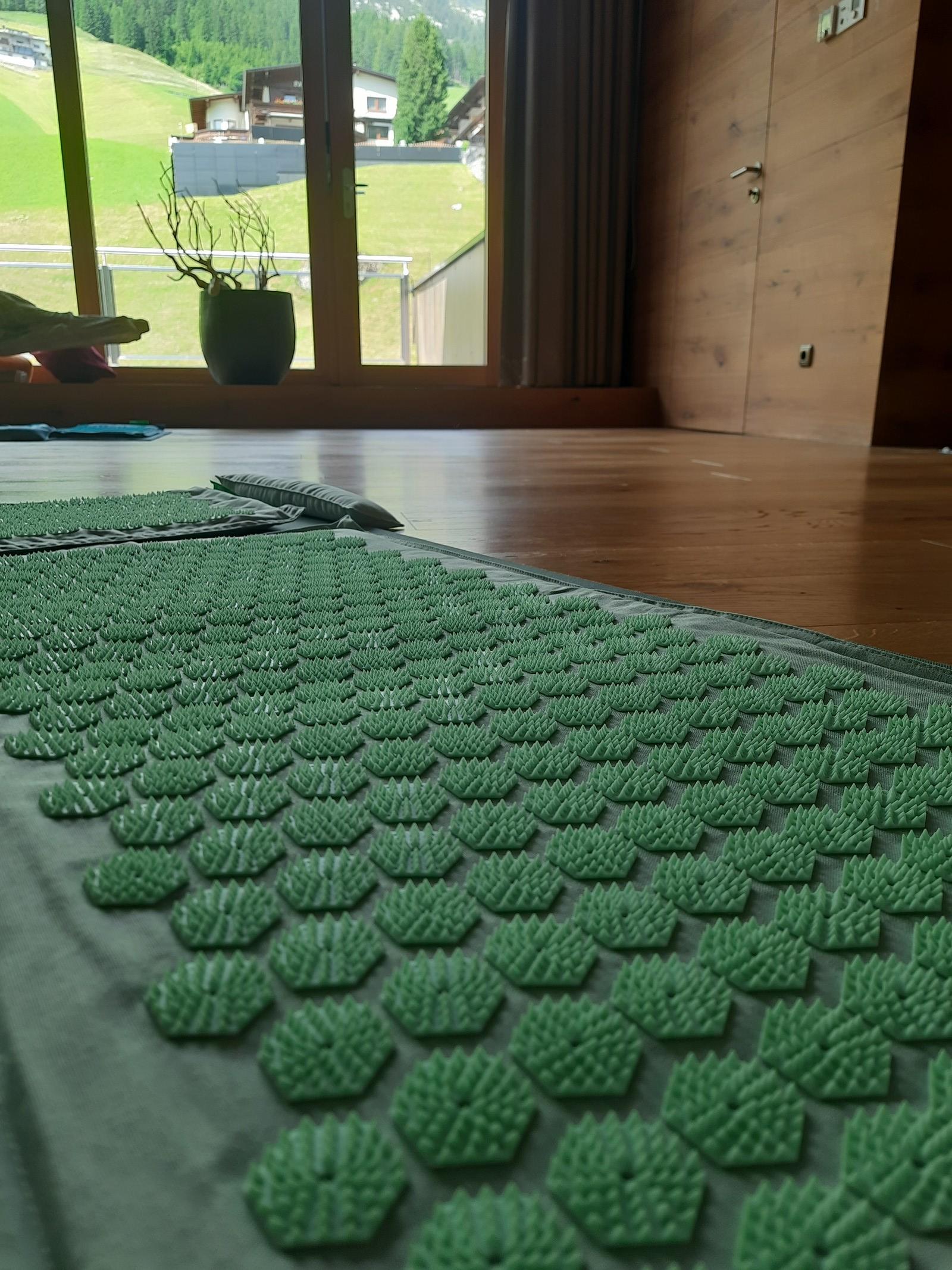 Relaxation with the acupressure mat with Thomas