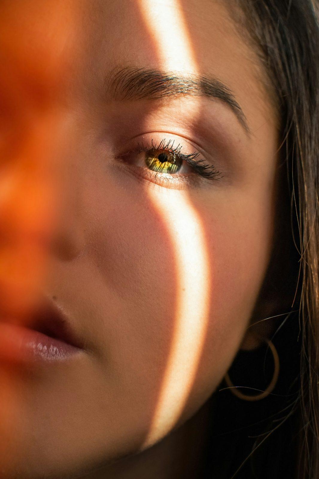 EYE GLOW