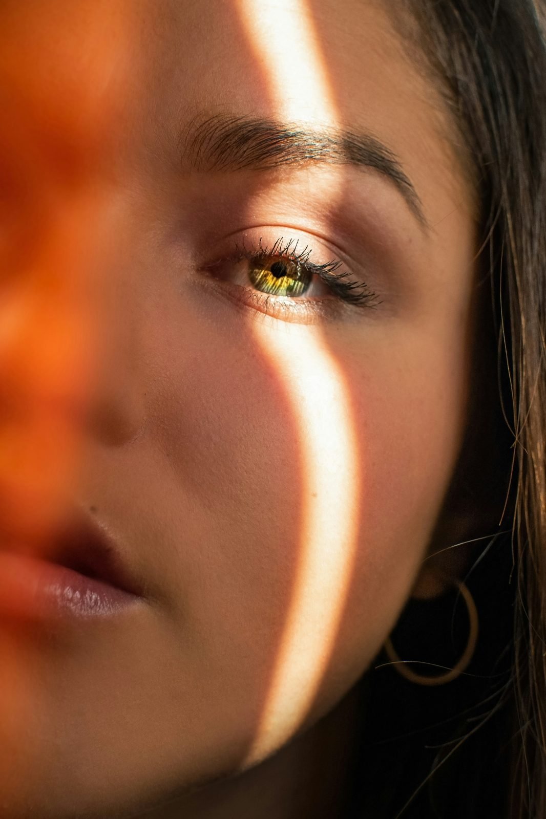 EYE GLOW