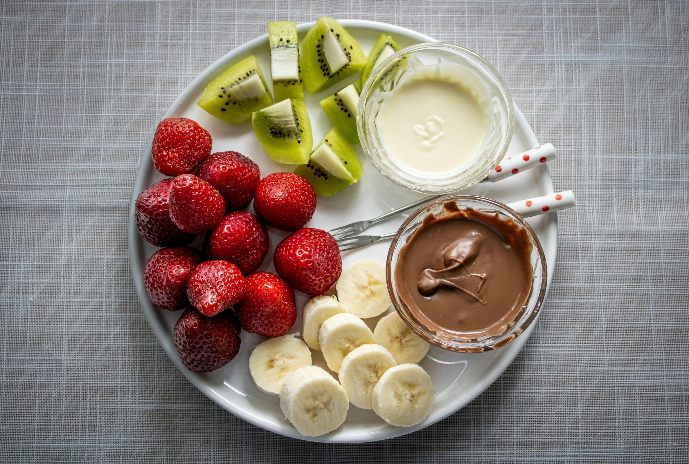 Sweet seduction - chocolate fondue in the room