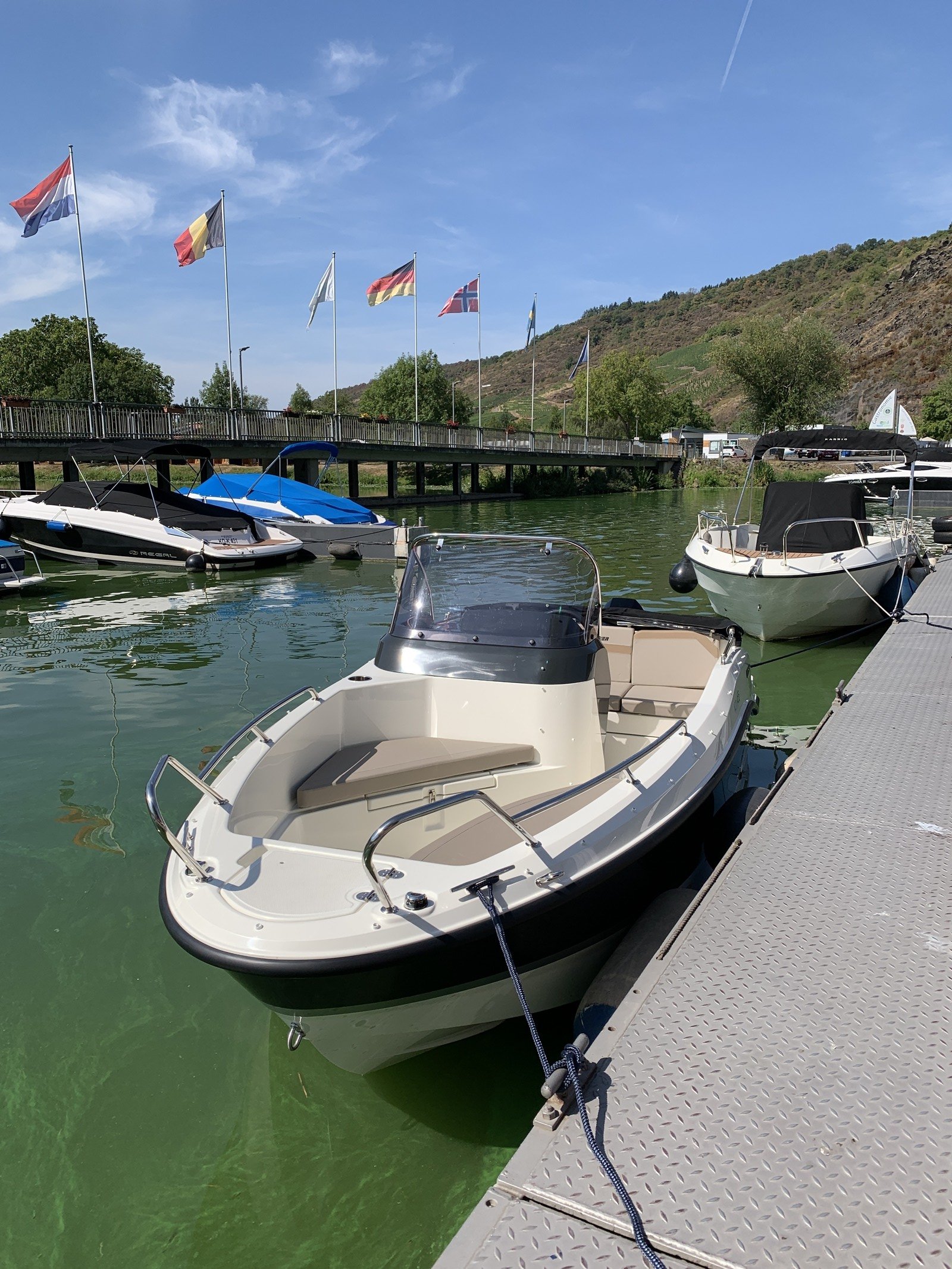 1 Tag - führerscheinfreies Boot auf der Mosel mieten