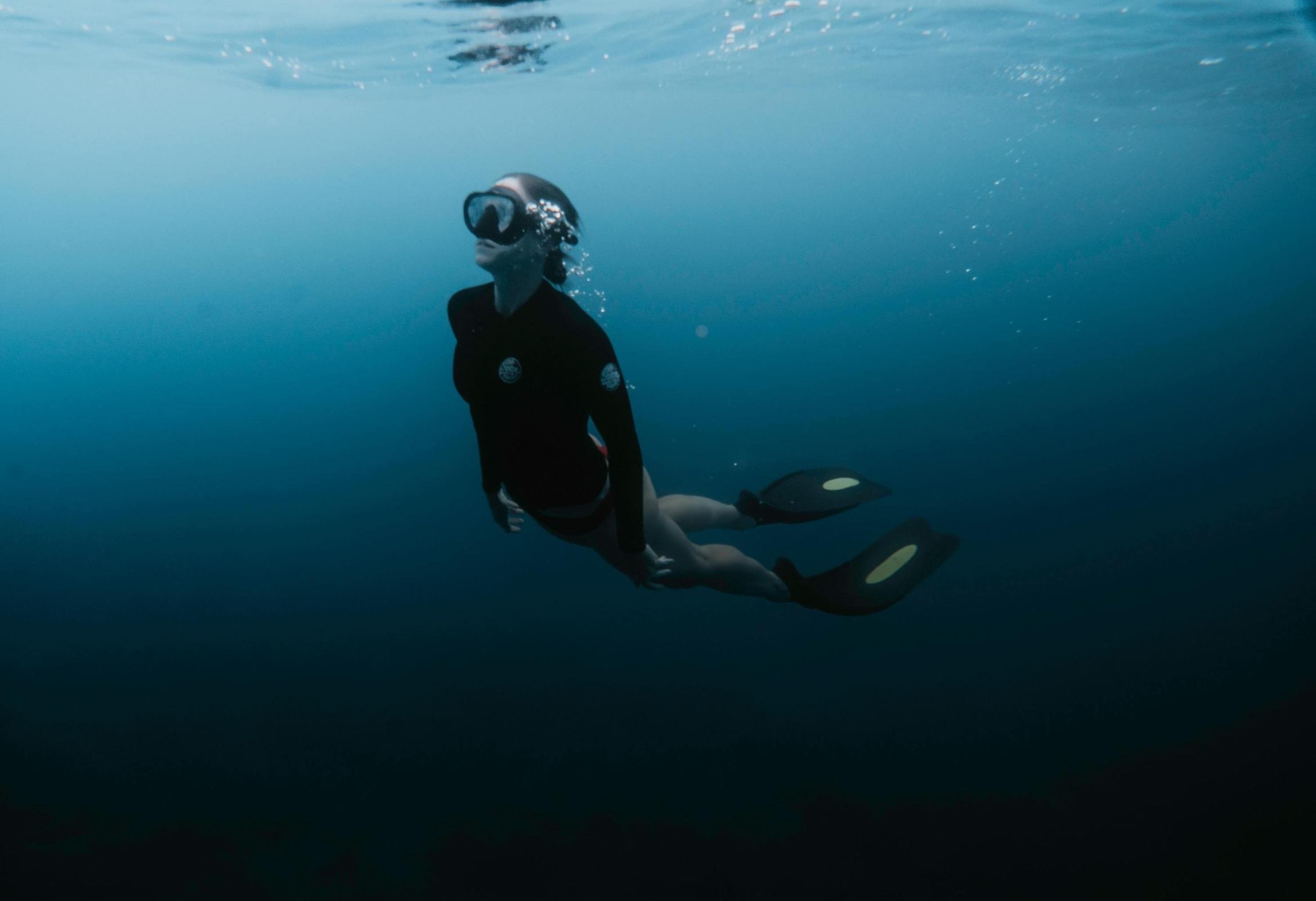 Mountain lake diving for the adventurous