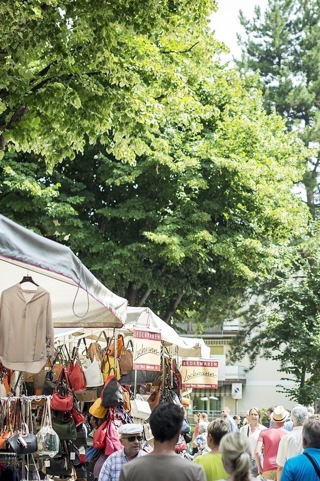 Großer Wochenmarkt in Meran