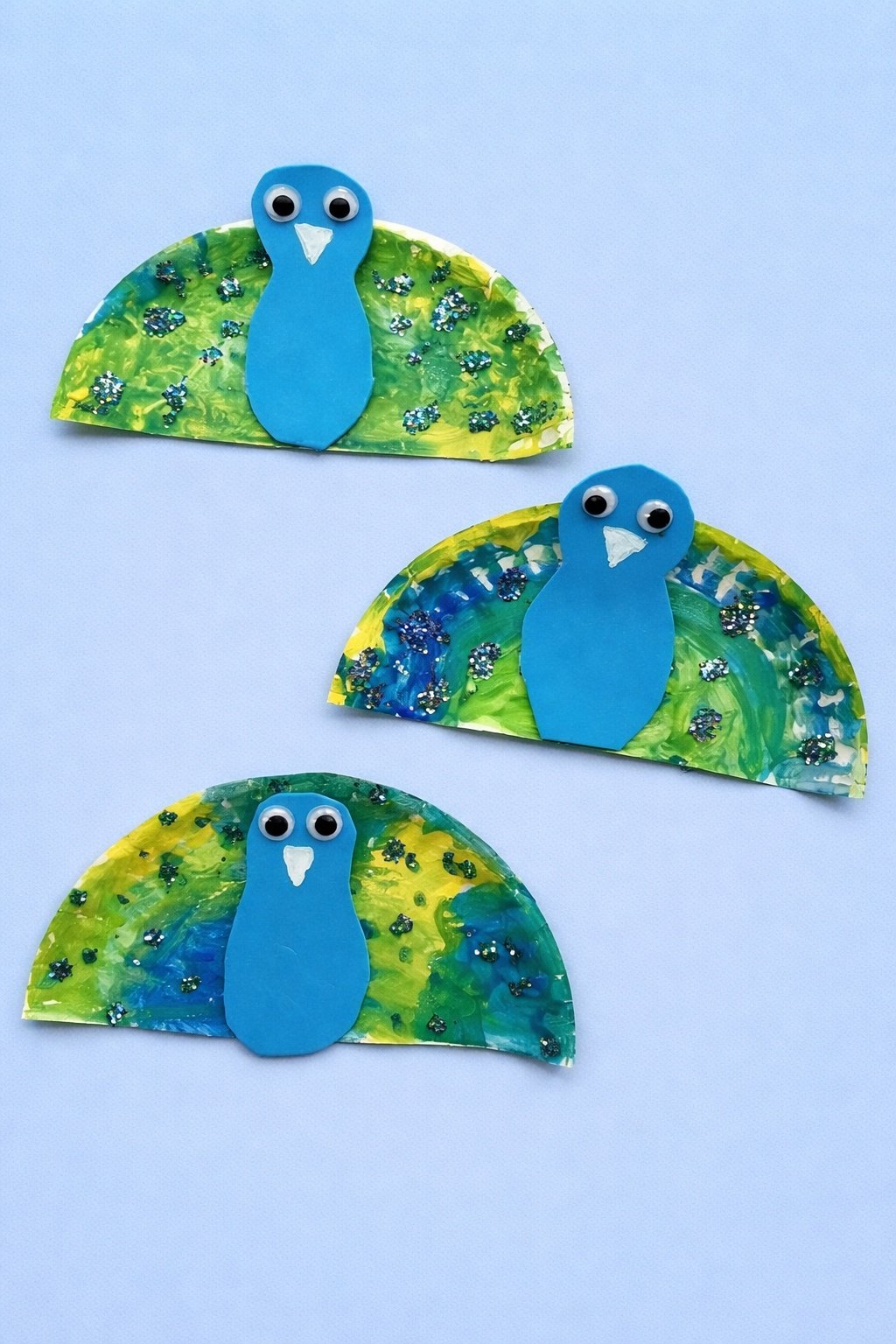 We make peacocks from paper plates