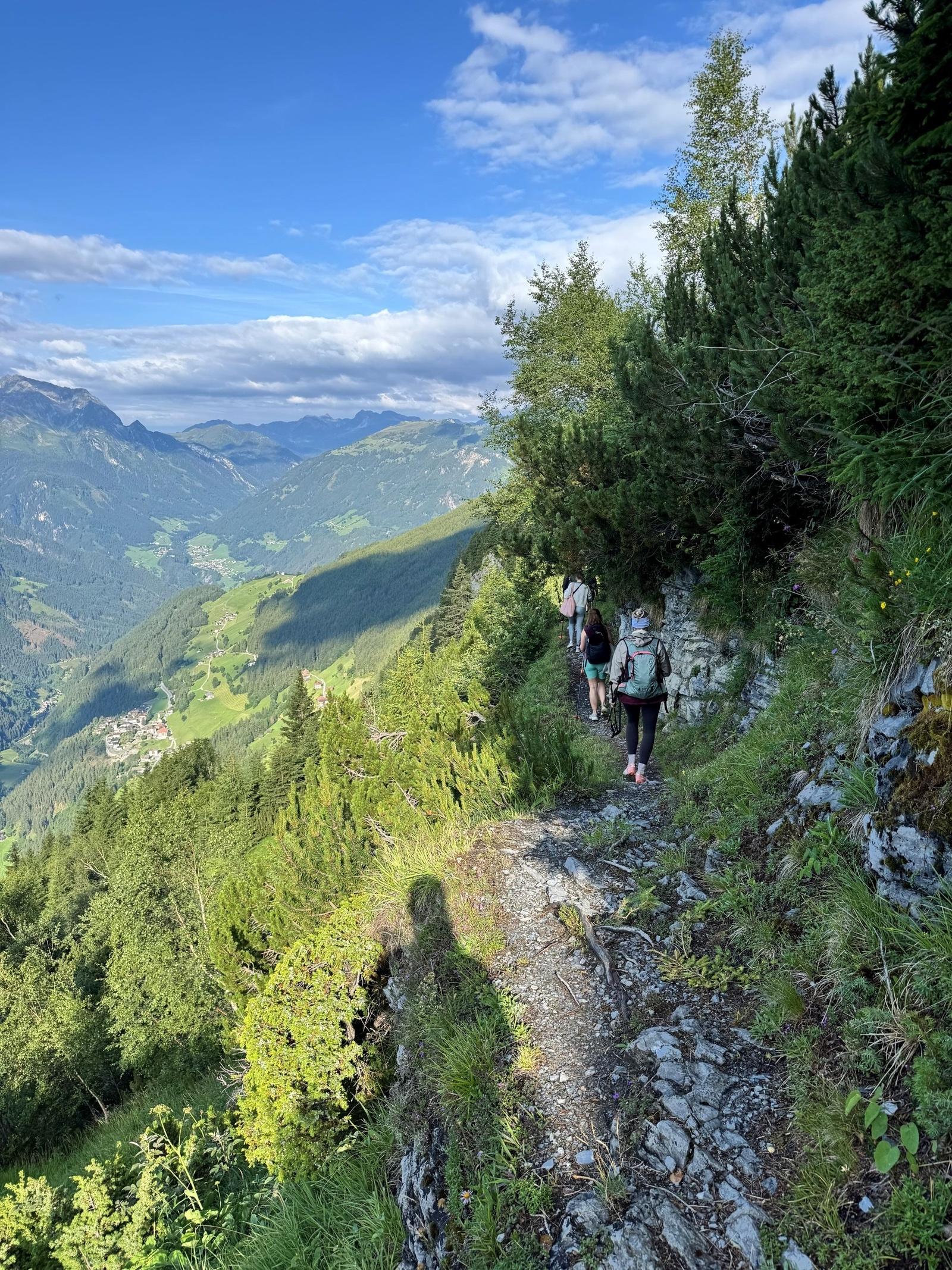 Early Bird Hike & Yoga mit Dani (€15,- p.P)