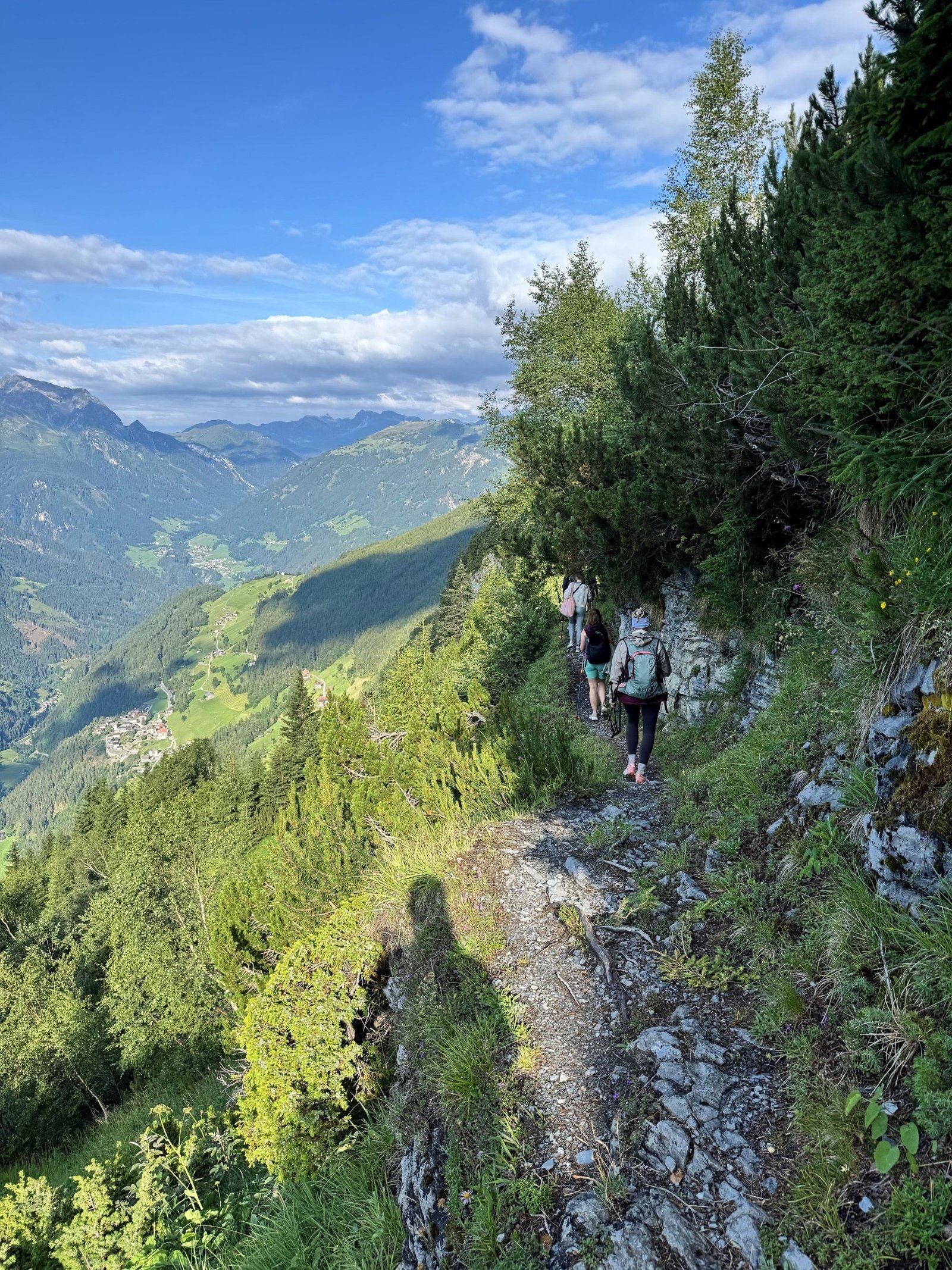 Early Bird Hike & Yoga mit Dani (€15,- p.P)