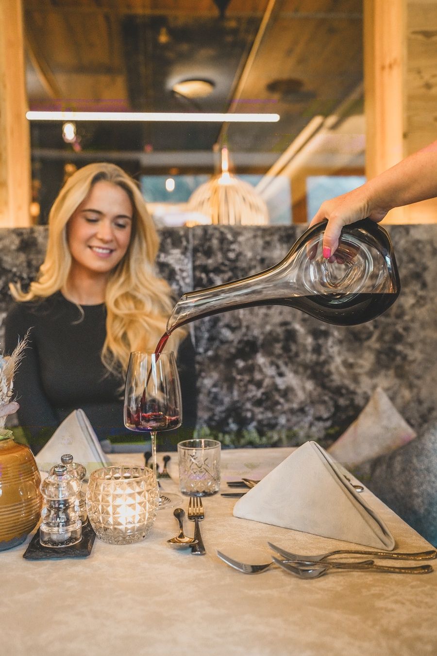 Wine & Dine – Stammtisch-Edition 🌷