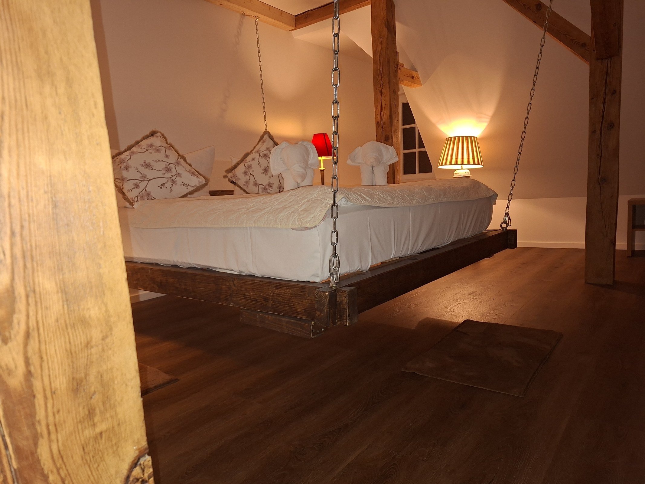 Himmlisch gebettet: Eure Nacht im Schwebebett