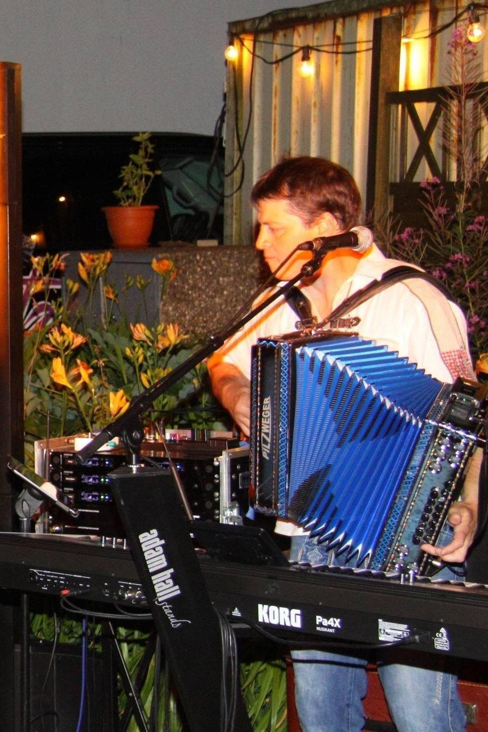 Exclusive Hutzen evening for groups with the band 'De Hutzenbossen'