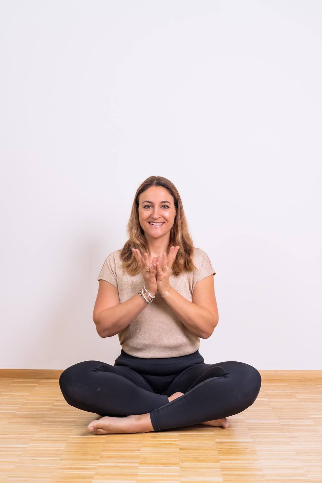 Yoga "Tap & Flow"– Sorgen loslassen, Vertrauen stärken - mit Special: EFT-Klopftechnik zur Regulation des Nervensystems * -
